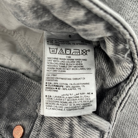 Old Navy High-Waisted Button-Fly Curvy O.G. Straight Cut-Off Jeans size 6 - Picture 14 of 16